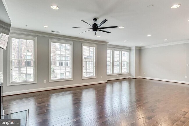 Building Photo - 605 Fair Winds Way