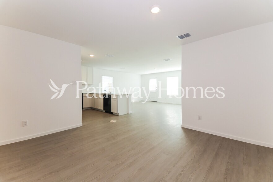 Building Photo - 11304 Rodeo Dr