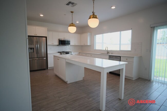 Building Photo - Stunning Home in Gossamer Grove!