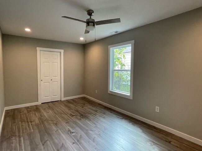 Building Photo - Beautiful 3 bedroom home available Early August!