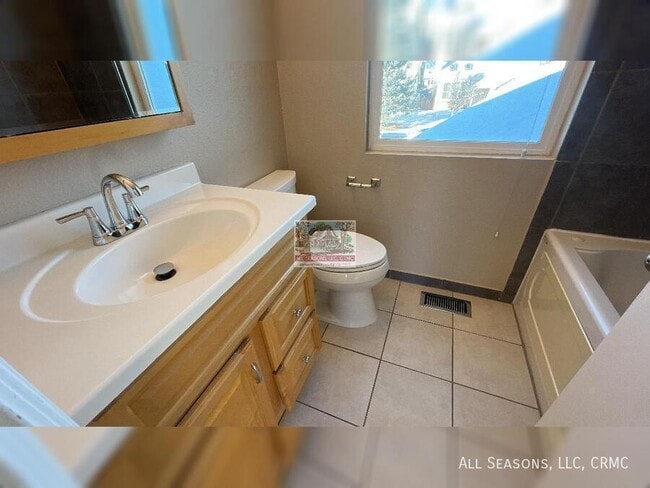 Building Photo - 8525 Pepperridge Dr