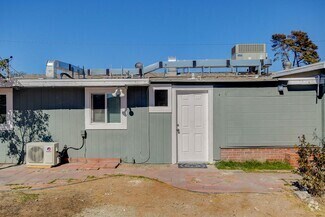Building Photo - Studio