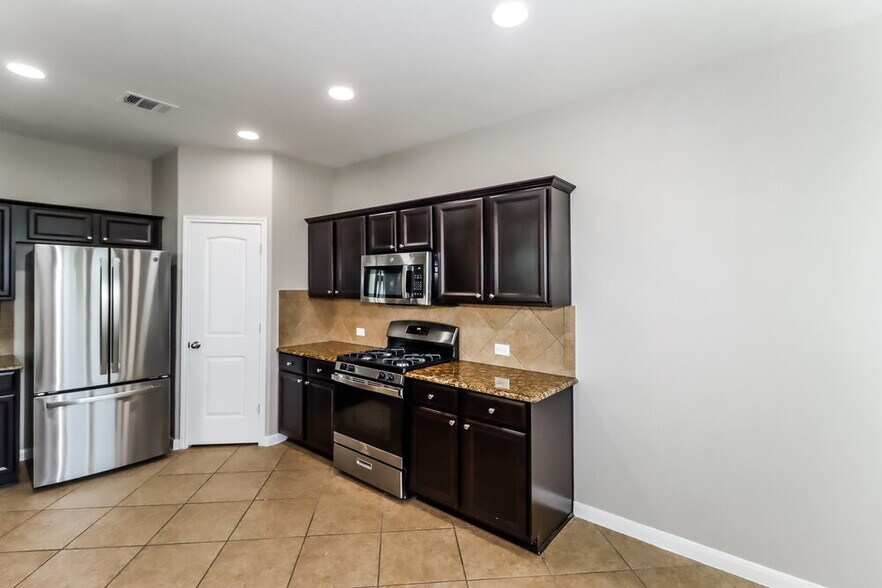 Building Photo - 1303 Sunny Meadows Loop