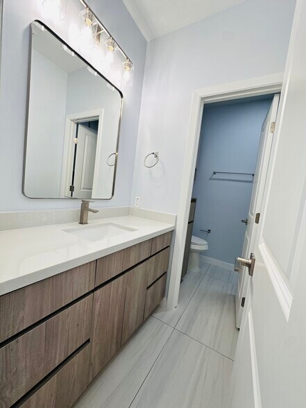 Bath 1 - 11313 N 25th St