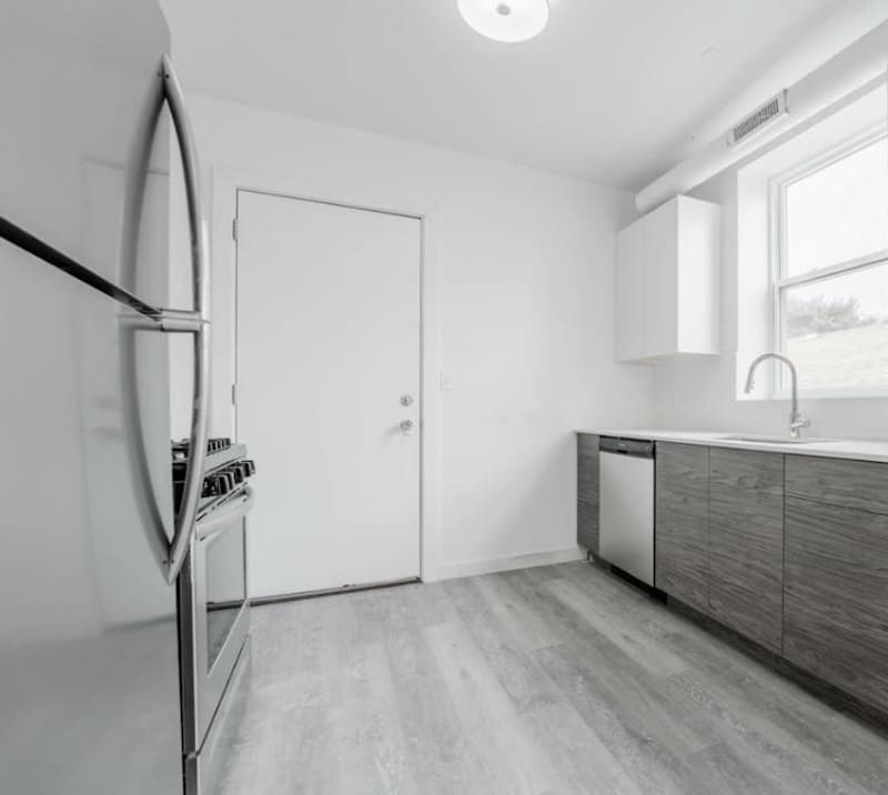 Building Photo - 1712 W Glenlake Ave