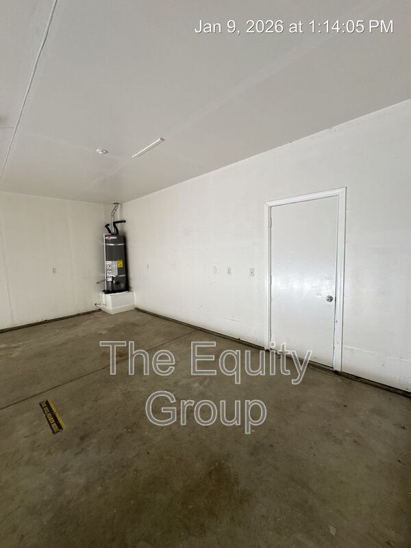 Building Photo - 816 W Loyola Ave