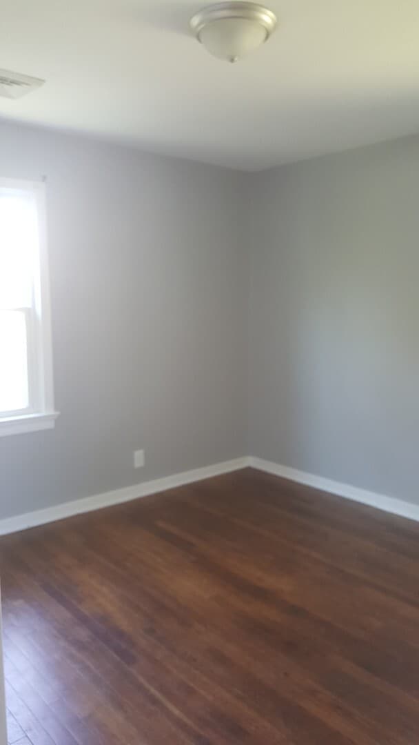 Building Photo - 104 N Cedar Ave