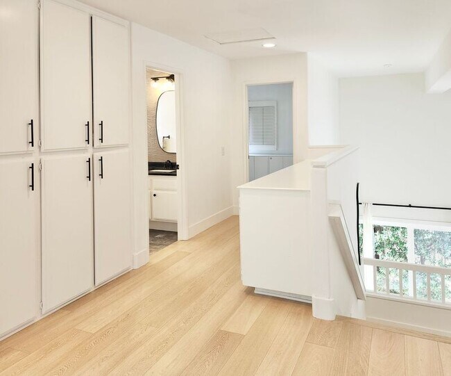 Building Photo - 8118 E Peacock Ln