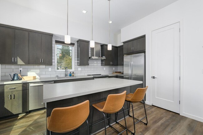 Building Photo - Fully Furnished & Move-In Ready in Midtown | Stylish & Modern Home for Rent