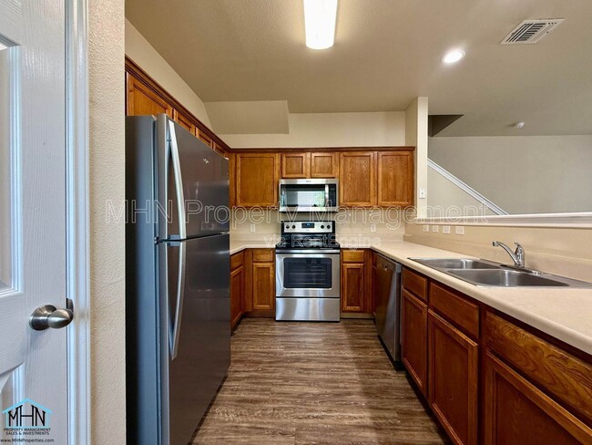 Building Photo - 5807 Golf Bend