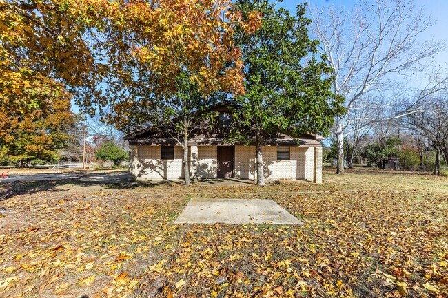 Building Photo - Blissful in Burleson ISD