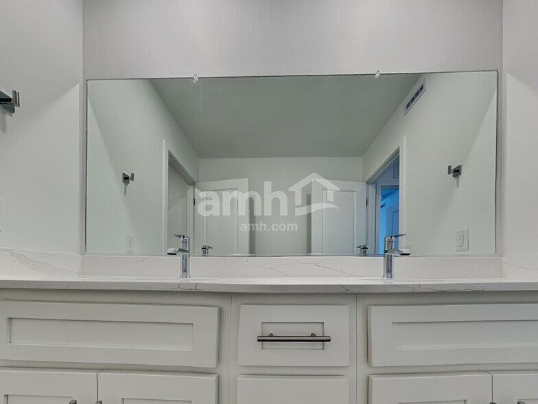 Building Photo - 9699 N Rancho Lozano