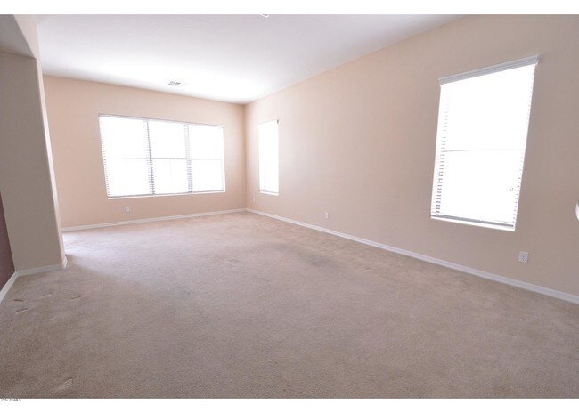 Building Photo - 1421 W Pelican Ct