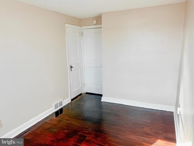 Building Photo - 116 W Berkley Ave