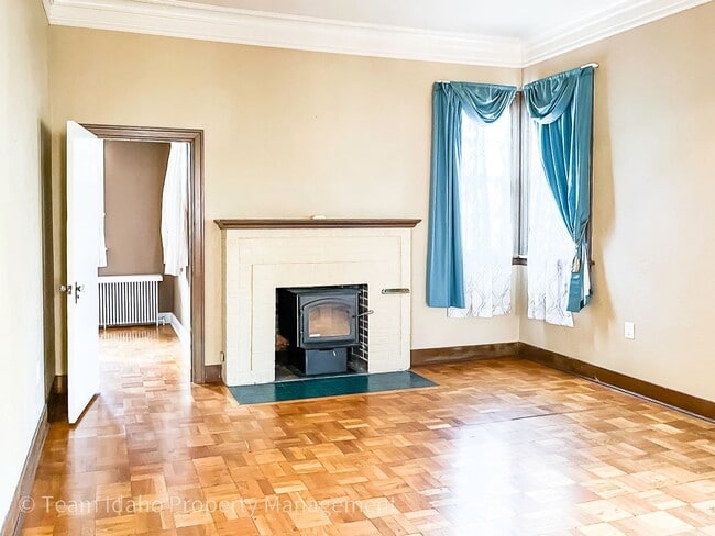 Building Photo - Charming 3bed/3bath home in Historic Fort Russell District