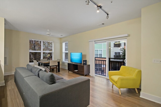 Building Photo - 615 S Columbus St