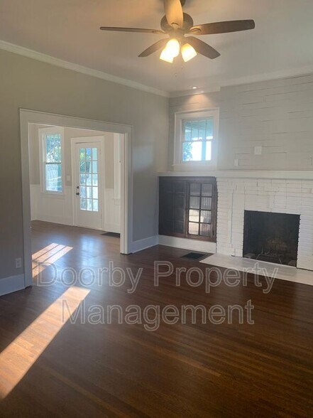 Building Photo - 2300 Elmendorf St