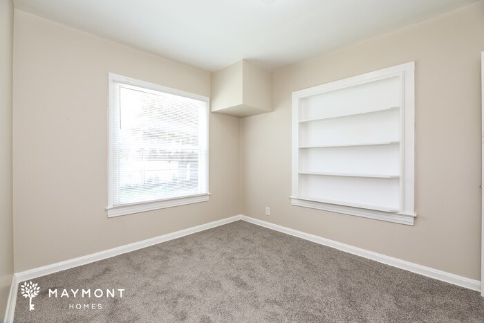 Building Photo - 325 W 66th St
