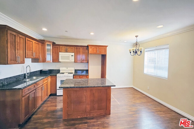 Building Photo - 1432 1/2 Ricardo St