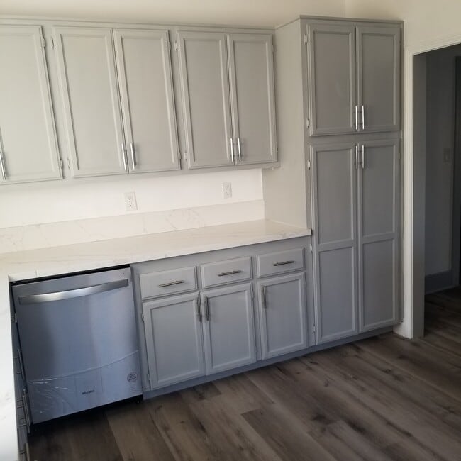 Building Photo - 1032 W 103rd St