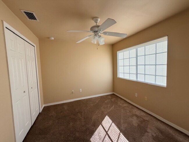 Building Photo - Spacious 4 bedroom, 2.5 bath, 2 car garage home for rent on a corner lot!