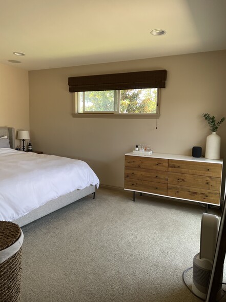 Building Photo - 5954 Stadium St