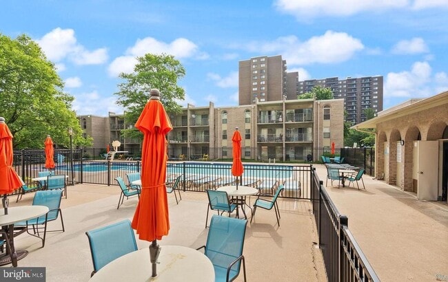 Building Photo - 31 Canterbury Square