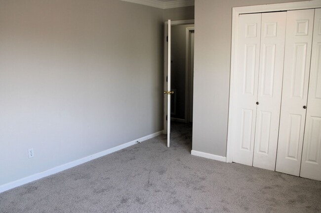 Building Photo - 503 Hillsboro Ln