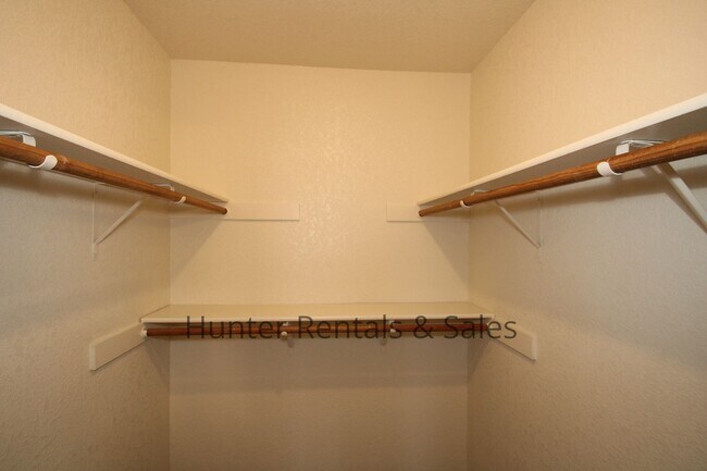 Building Photo - 4001 Tallwood Dr