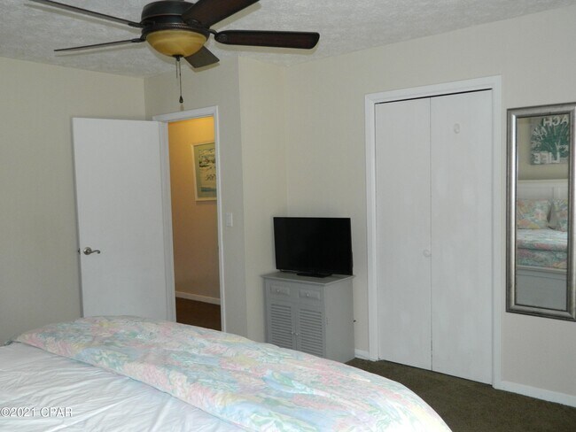 Building Photo - 7437 Beach Dr