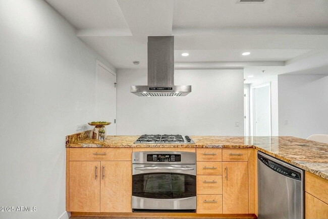 Building Photo - 7121 E Rancho Vista Dr
