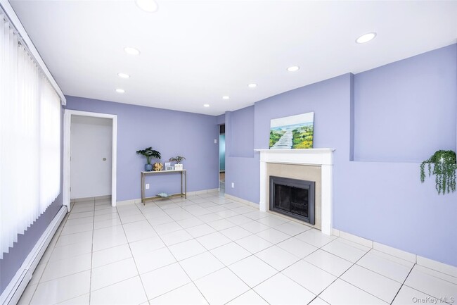 Building Photo - 201 Sprucewood Dr