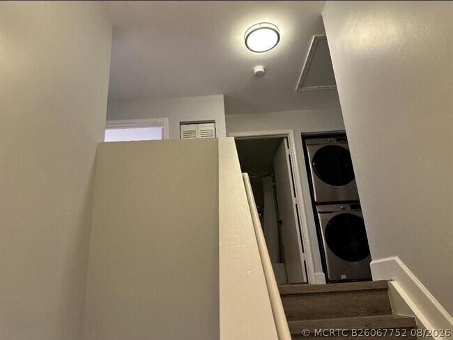 Building Photo - 4151 Eastridge Cir