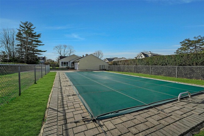 Building Photo - 425 Old Shipyard Ln