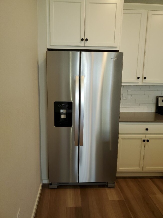Building Photo - Fort Collins Brand New 2 Bed / 2 Bath 1st ...