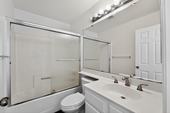 Building Photo - 2800 Plaza del Amo