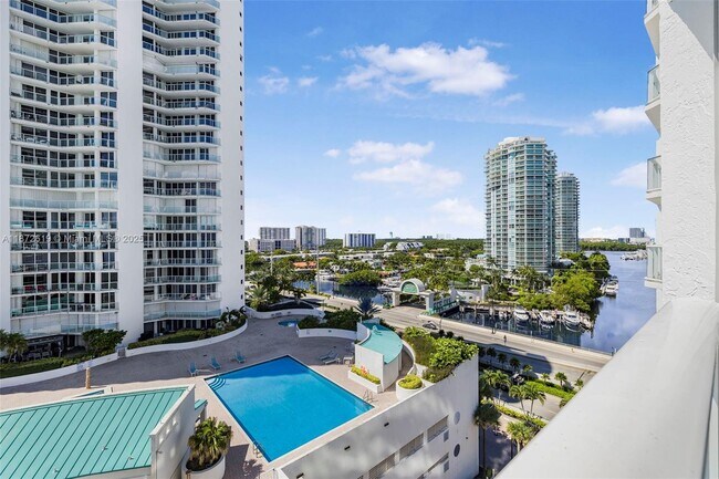 Building Photo - 16485 Collins Ave