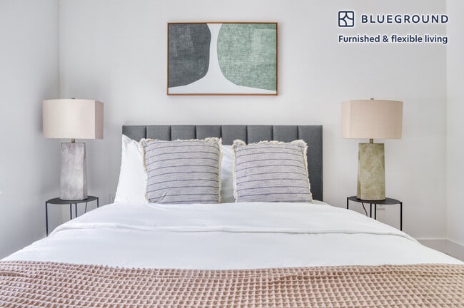 Building Photo - 1301 W Koenig Ln