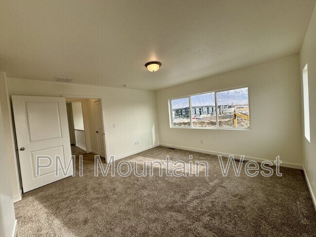 Building Photo - 805 W 510 S