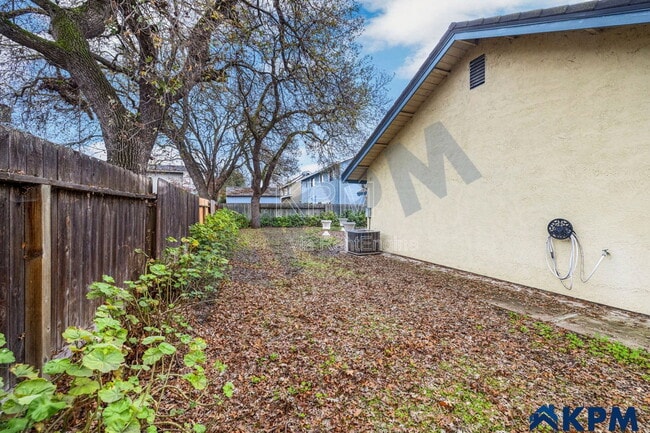 Building Photo - 9146 Blue Fox Way