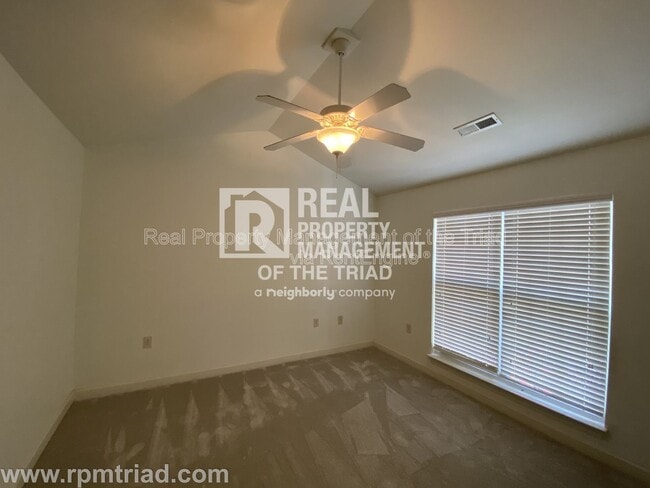 Building Photo - 2409 Autumn Mist Dr