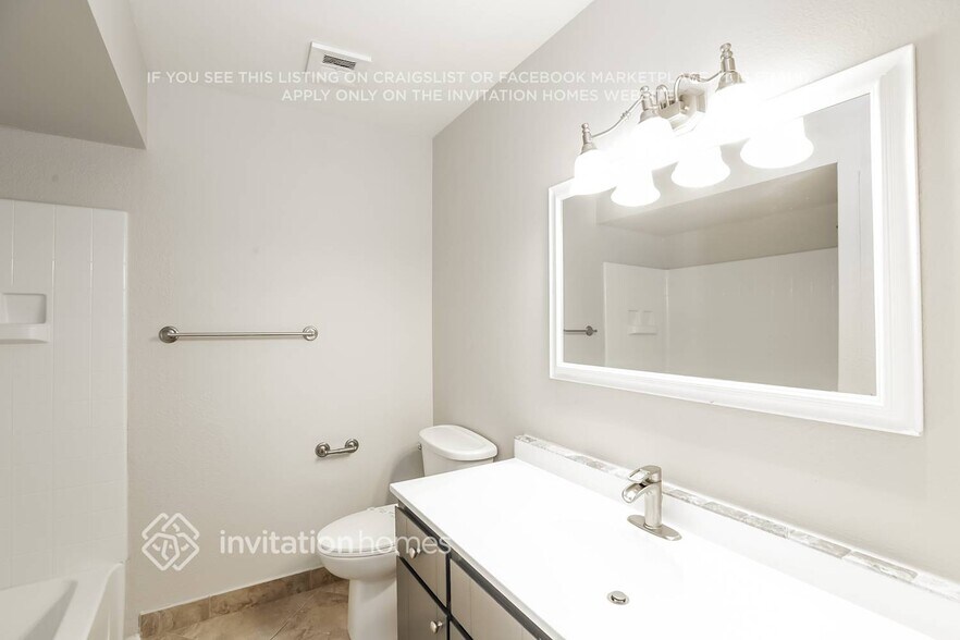 Building Photo - 486 W Gail Dr