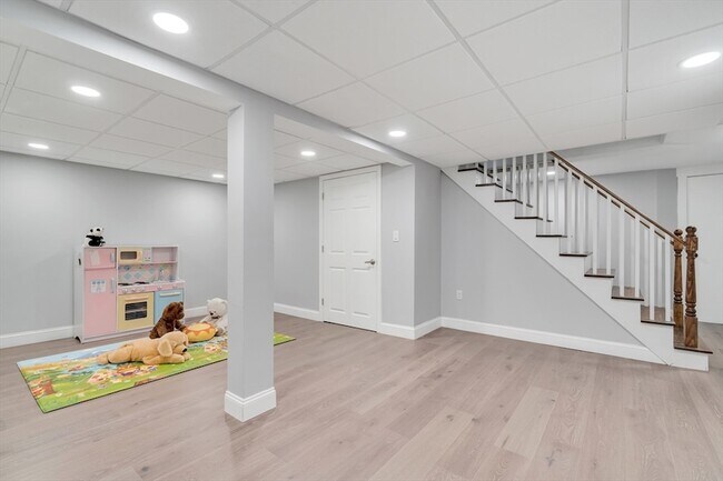 Building Photo - 24 Ledgelawn Ave