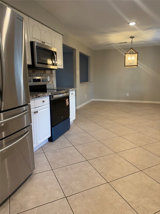 Building Photo - 6207 Woodvale Dr