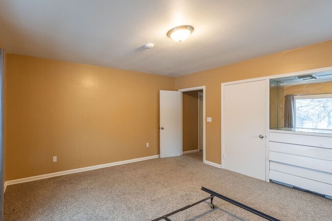 Building Photo - R134IC