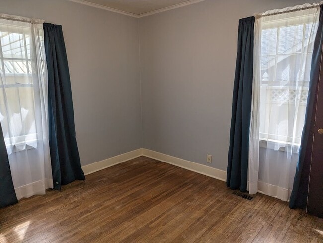 Building Photo - Charming 3 bedroom Normal Hill house