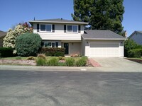 Building Photo - 785 Dogwood Cir