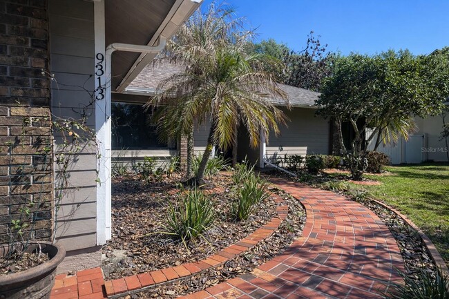 Building Photo - 9313 Palm Tree Dr