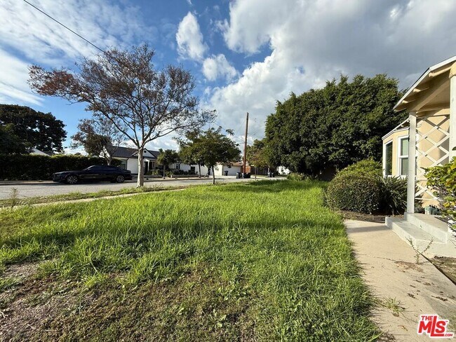 Building Photo - 674 Estelle Ave