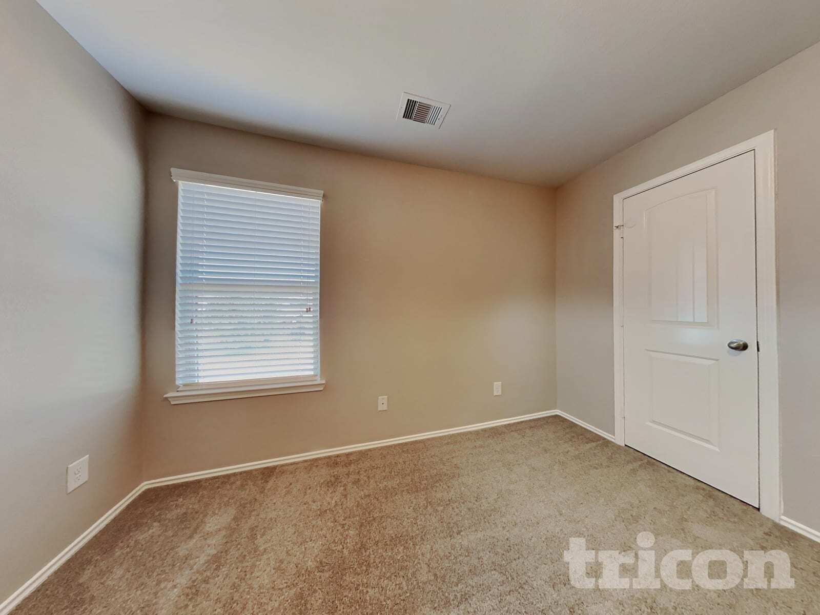 Building Photo - 17235 Hawks Landing Dr